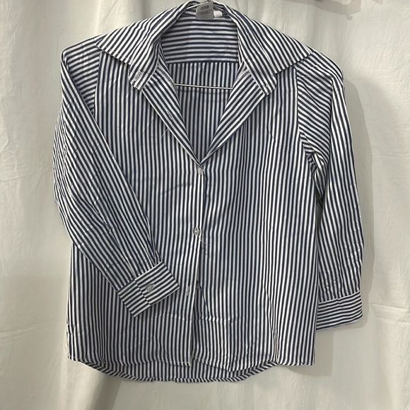 Stylish Blue and White Shirt in Size S
Size S
♥️♥️ - Picture 2 of 3